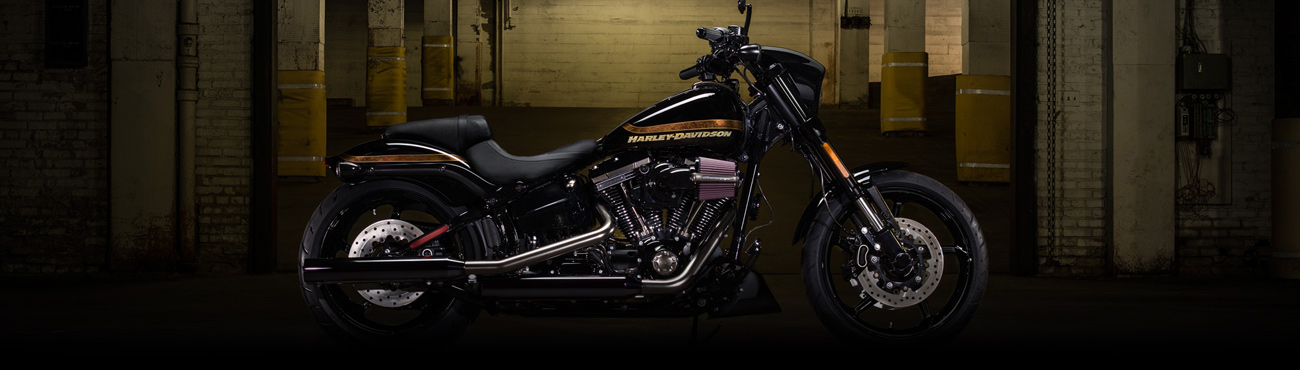 2017 CVO™ Pro Street Breakout® | Extended Service Header